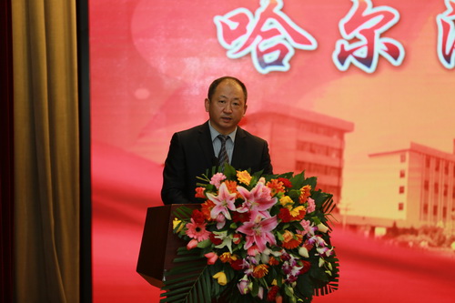 生命学院党委书记施喜军宣读了《欧洲杯正规买球平台哈尔滨校友会章程》(草案)