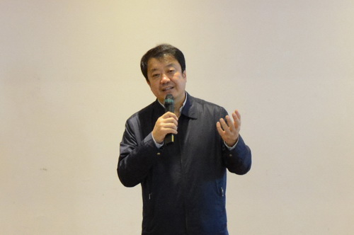 校党委书记冯晓在午宴上代表学校致辞