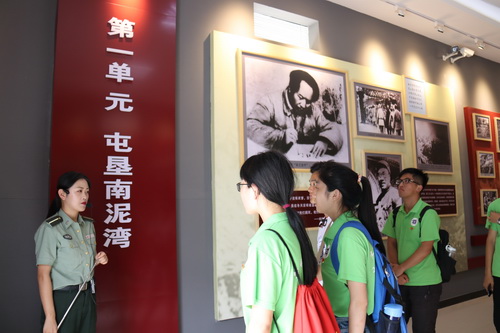 参观南泥湾革命旧址