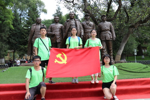 参观枣园旧址